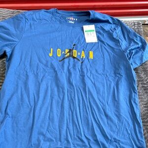 Jordan Men's Blue Tee with Yellow Logo size extra large brand new with tags